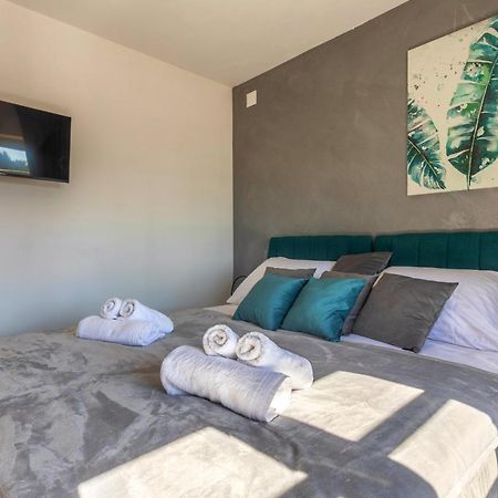 Teona Luxury Apartment With Jacuzzi And Terrace Sea View 살리 외부 사진