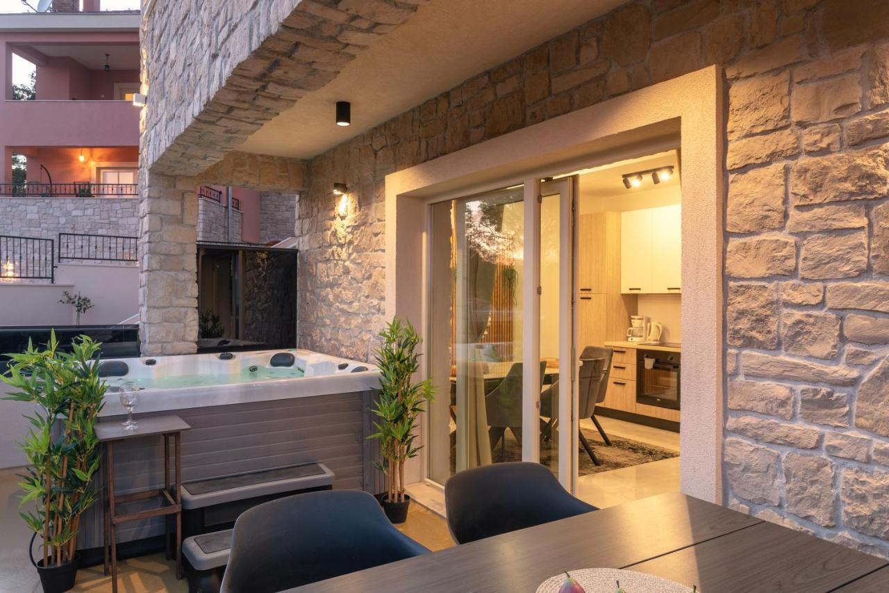 Teona Luxury Apartment With Jacuzzi And Terrace Sea View 살리 외부 사진