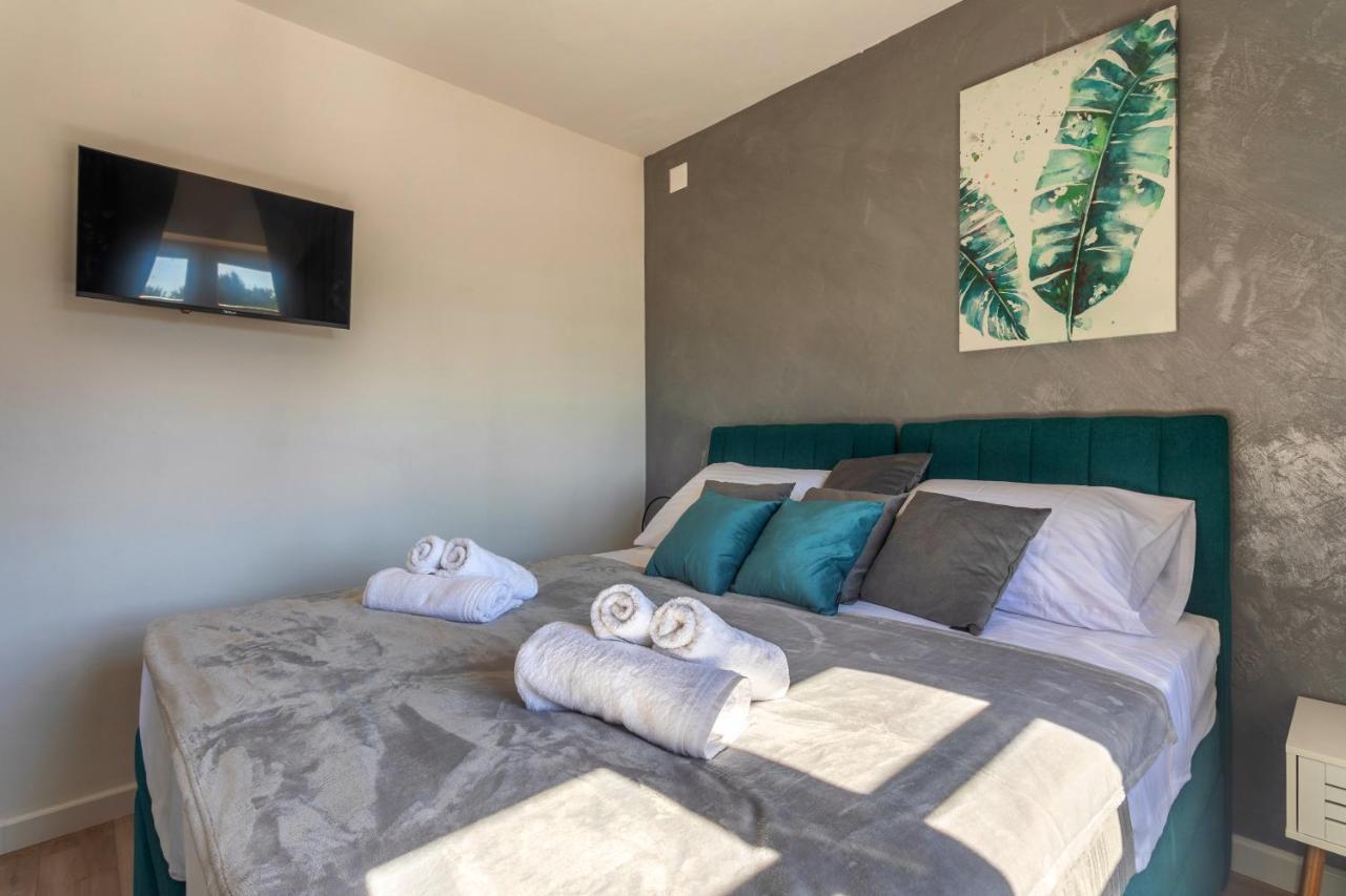 Teona Luxury Apartment With Jacuzzi And Terrace Sea View 살리 외부 사진