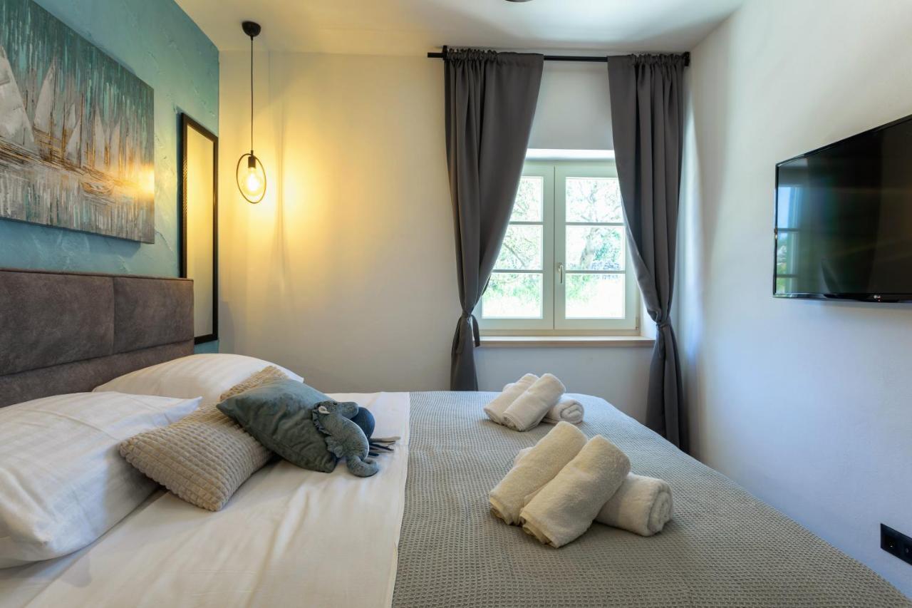 Teona Luxury Apartment With Jacuzzi And Terrace Sea View 살리 외부 사진