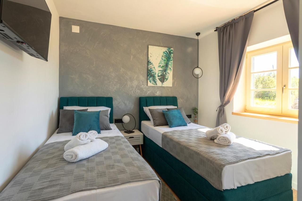 Teona Luxury Apartment With Jacuzzi And Terrace Sea View 살리 외부 사진